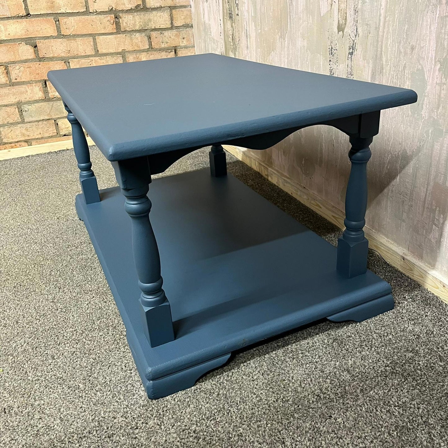 Old Charm Style Painted Coffee Table Shelf Under Turned Legs Scalloped Skirt