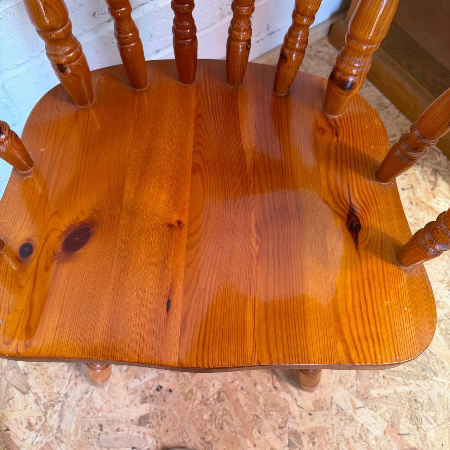 6 Pine Farmhouse Chairs 2x Carvers Varnished Turned Legs & Stretchers
