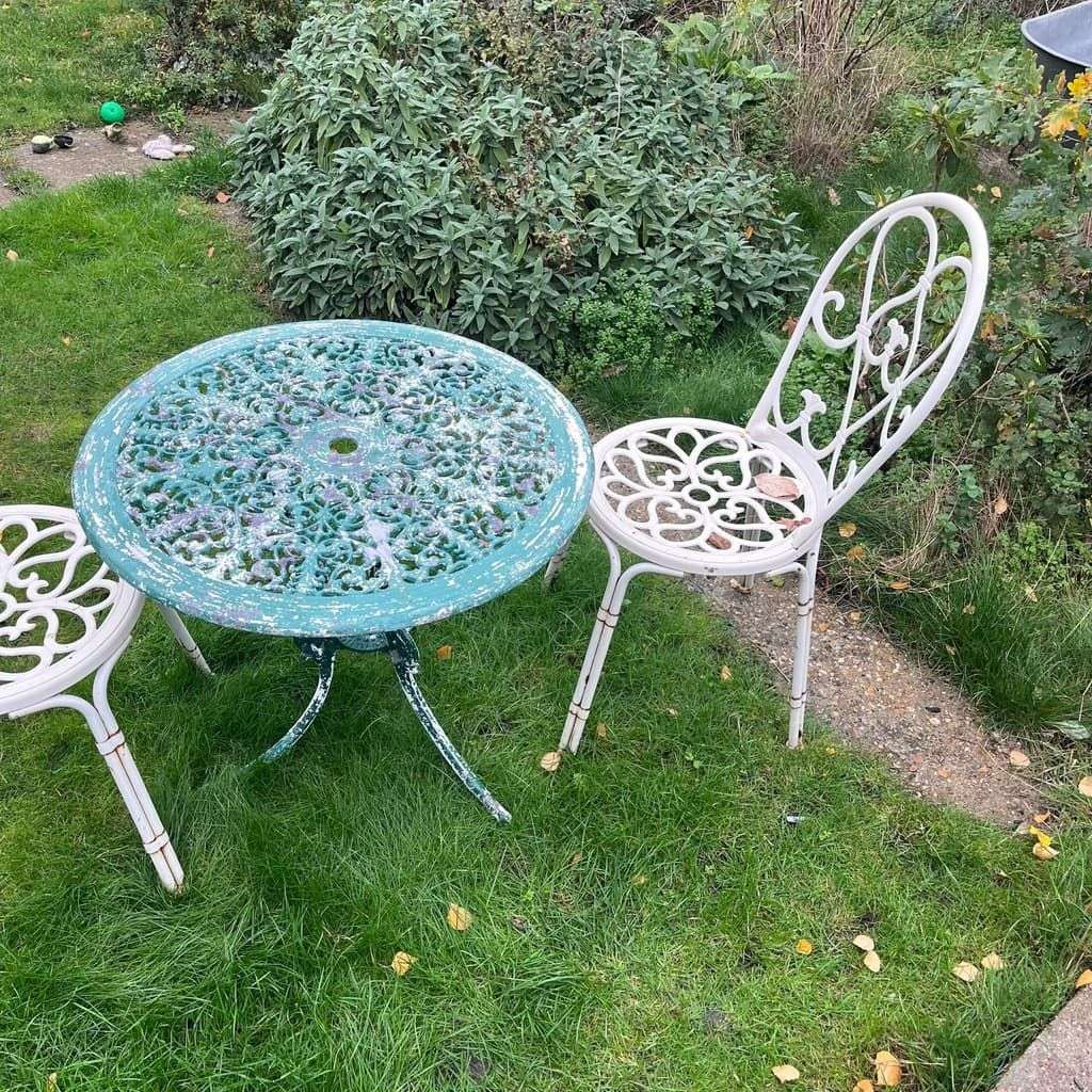 Vintage Metal Garden Table &amp; 2 Chairs Ornate Seats Patio