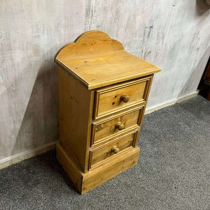 Solid Pine Bedside Of 3 Drawers Scalloped Backboard Knob Handles