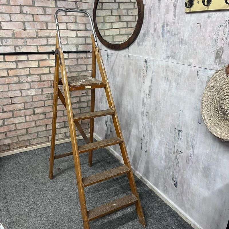 Vintage Pioneer Stepladder Set of 4 Treads With Platform