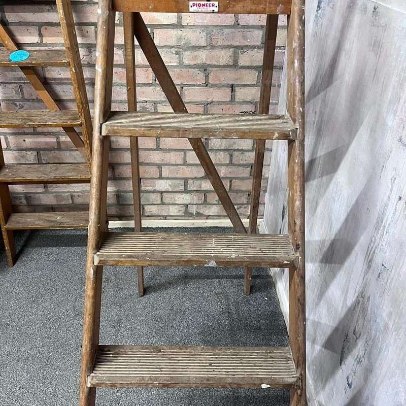 Vintage Pioneer 5 Rung Stepladder Chrome Support Top Platform Sturdy