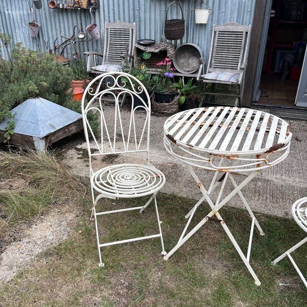 Vintage Style White Cream Metal Garden Patio Set 2 Chairs Round Table Folding