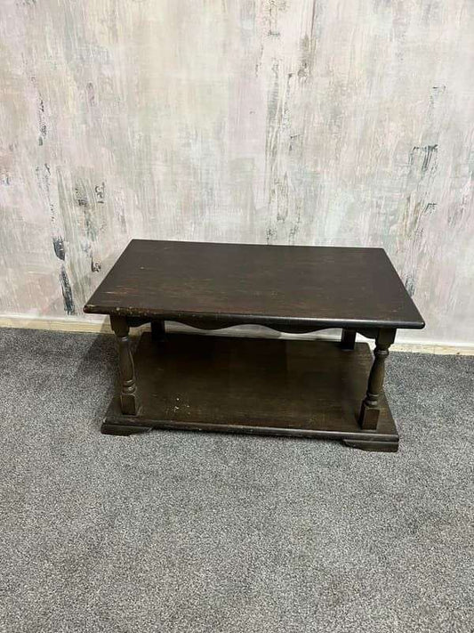 Vintage Old Charm Style Coffee Table With Shelf Under Turned Legs Project