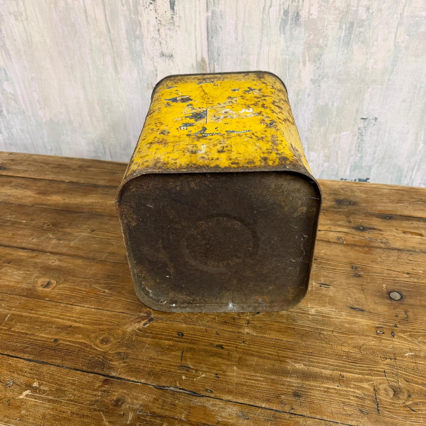 Vintage Morris’ Golden Film Ring Free 5 Gallon Oil Can Great Patina