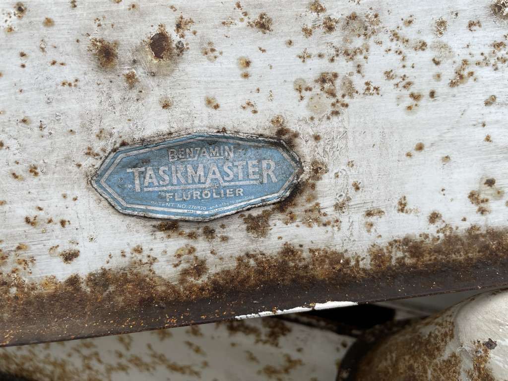 Benjamin Taskmaster Flurolier Industrial Lightshades Gallery Only Vintage 1960's