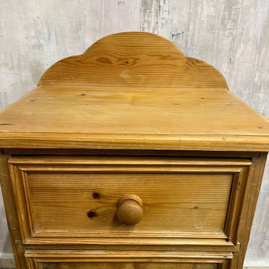 Solid Pine Bedside Of 3 Drawers Scalloped Backboard Knob Handles