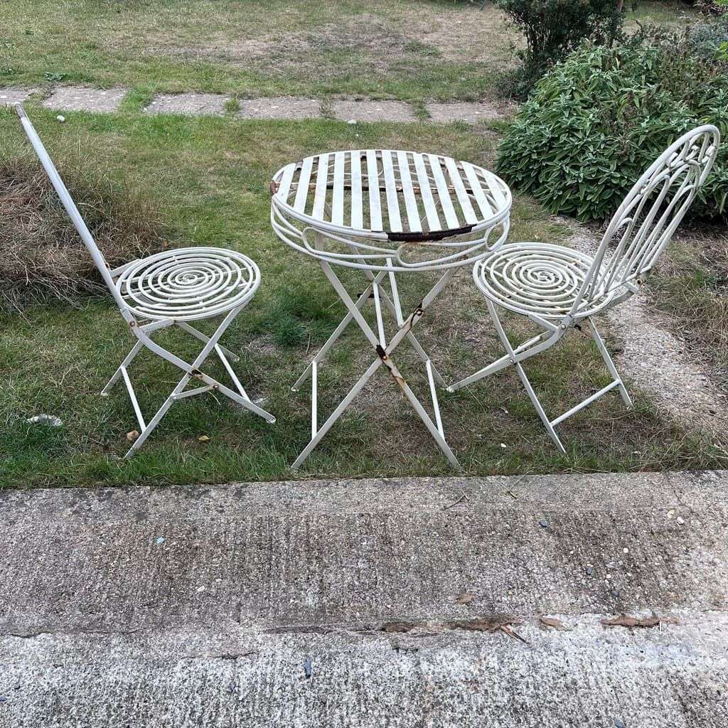 Vintage Style White Cream Metal Garden Patio Set 2 Chairs Round Table Folding