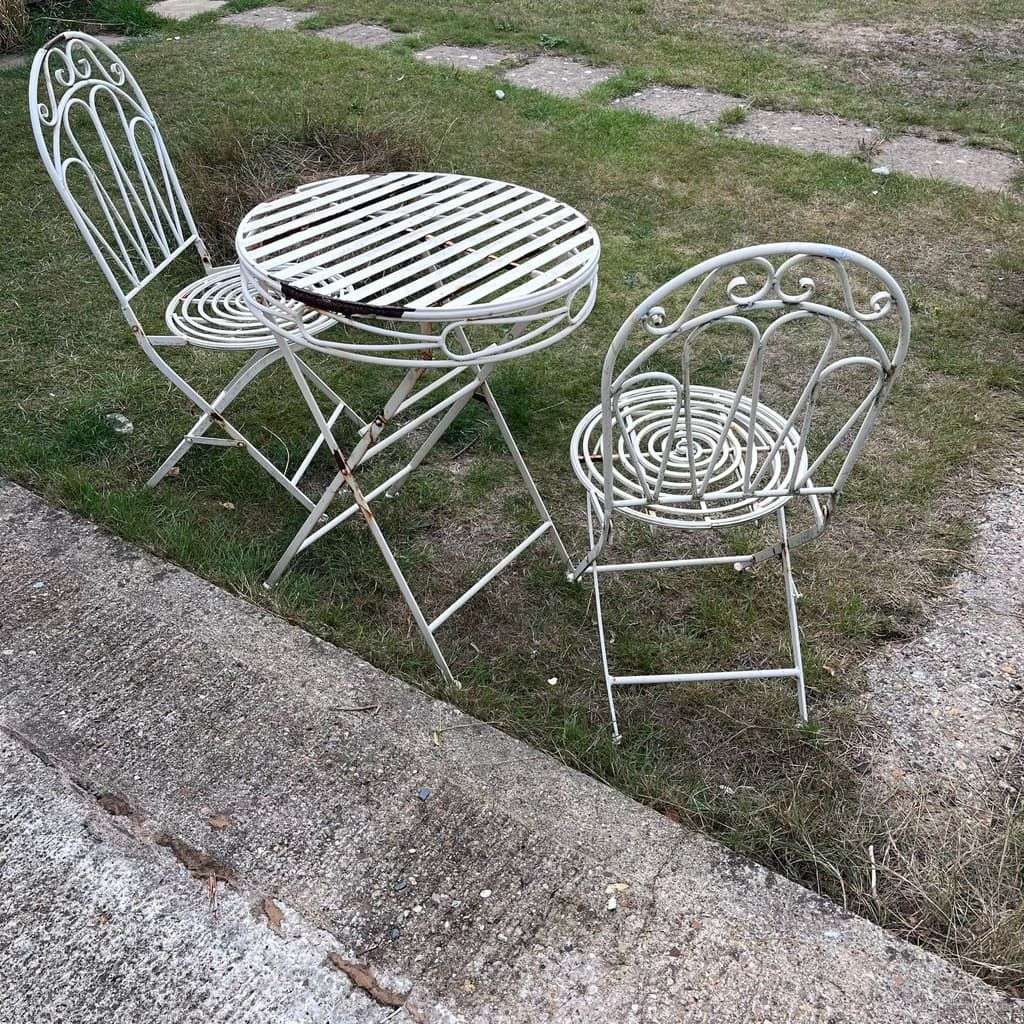 Vintage Style White Cream Metal Garden Patio Set 2 Chairs Round Table Folding