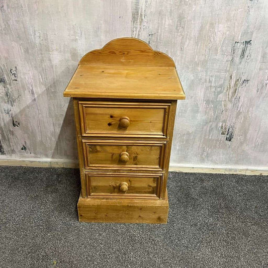 Solid Pine Bedside Of 3 Drawers Scalloped Backboard Knob Handles