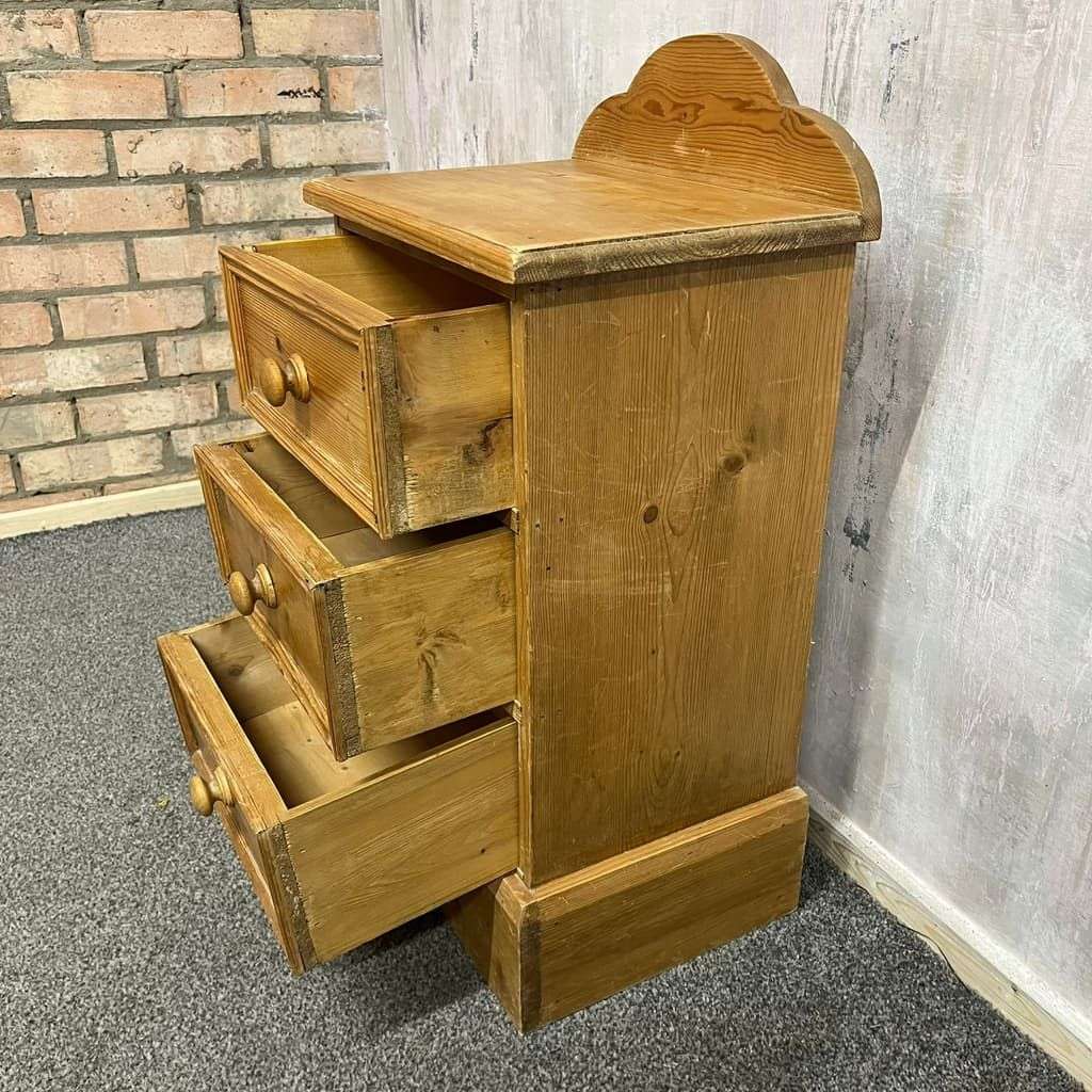 Solid Pine Bedside Of 3 Drawers Scalloped Backboard Knob Handles