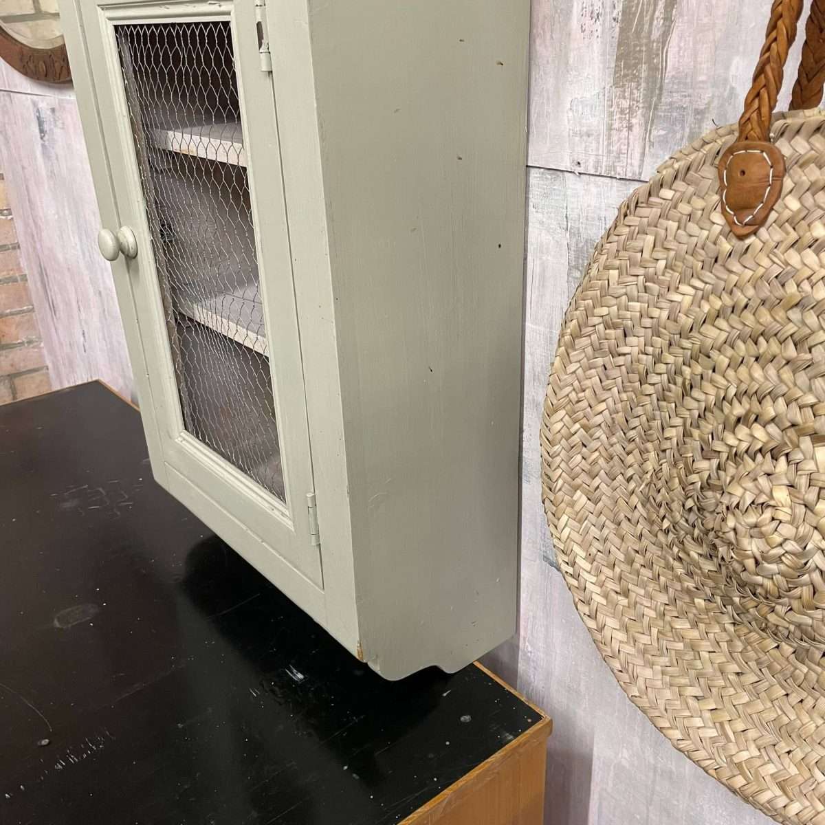 Painted Shabby Chic Kitchen Wall Cupboard 2 Shelves Chicken Wire Door