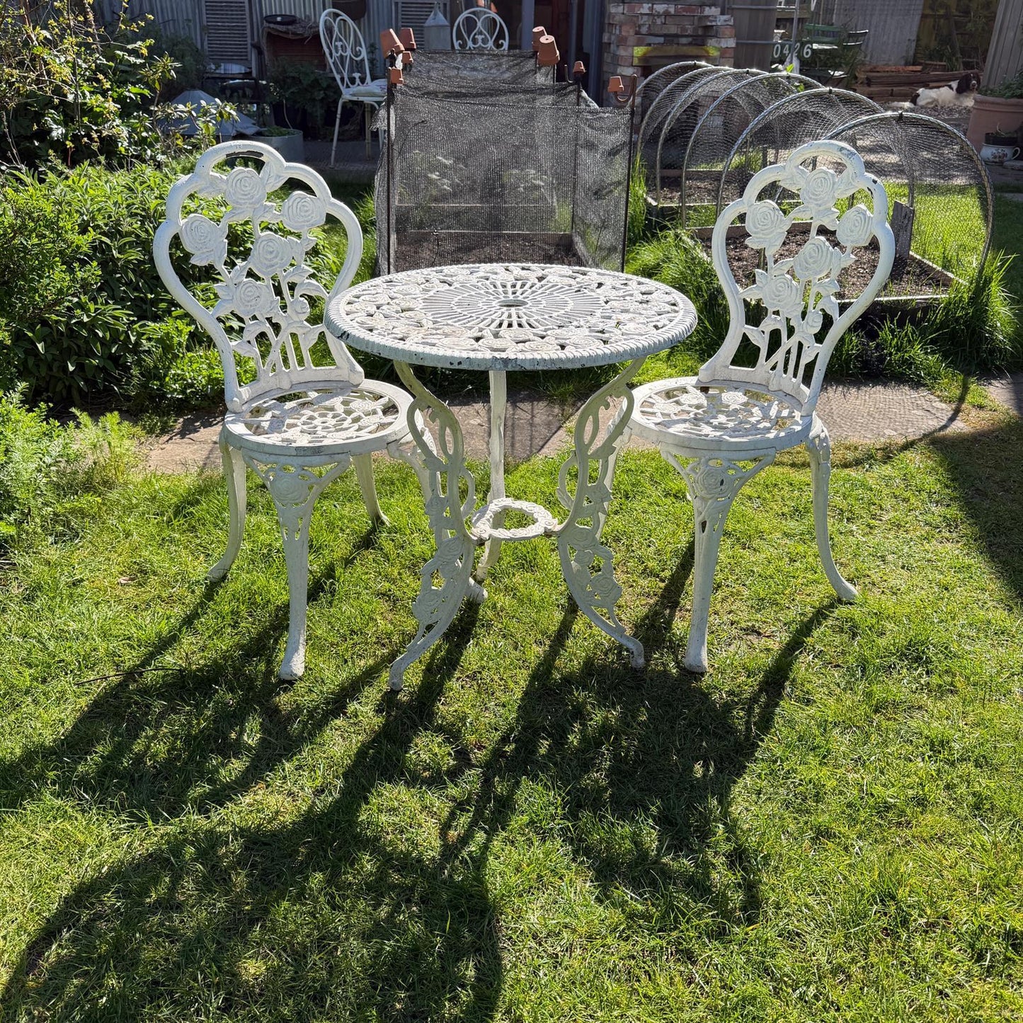 3 Piece Cast Aluminium White Bistro Set Table 2 Chairs Great Patina Rose Design