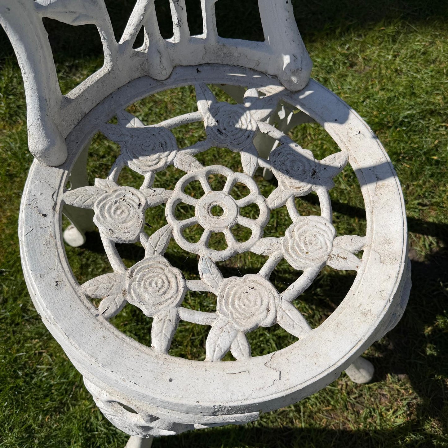 3 Piece Cast Aluminium White Bistro Set Table 2 Chairs Great Patina Rose Design
