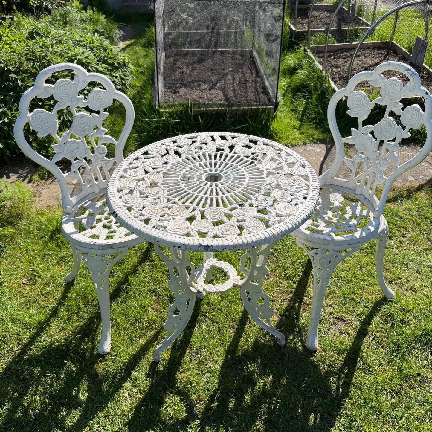 3 Piece Cast Aluminium White Bistro Set Table 2 Chairs Great Patina Rose Design