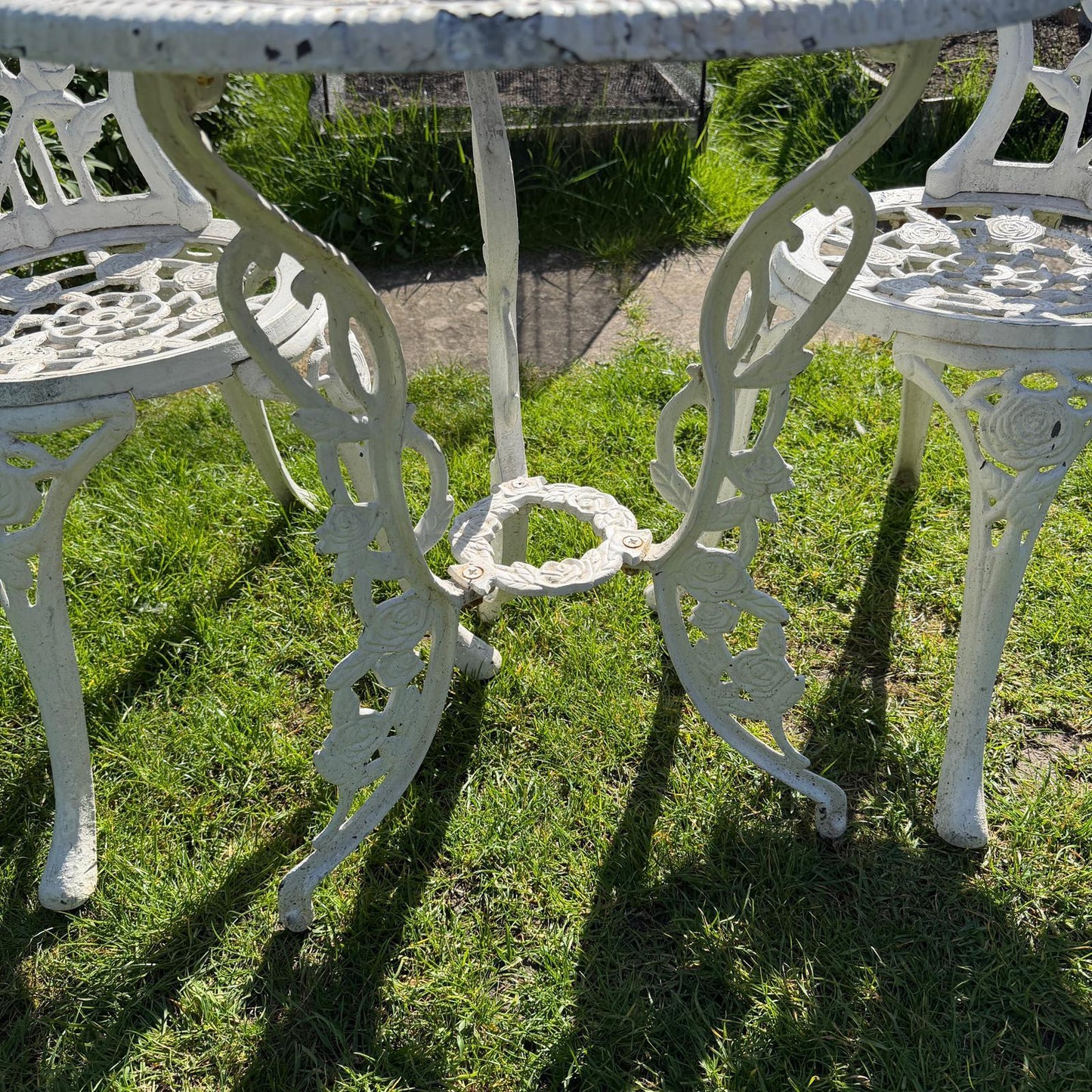 3 Piece Cast Aluminium White Bistro Set Table 2 Chairs Great Patina Rose Design