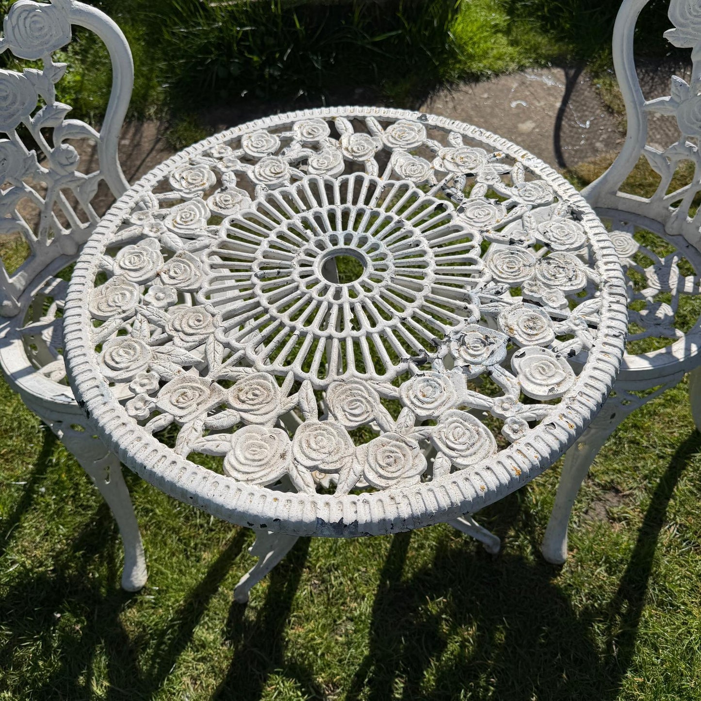 3 Piece Cast Aluminium White Bistro Set Table 2 Chairs Great Patina Rose Design