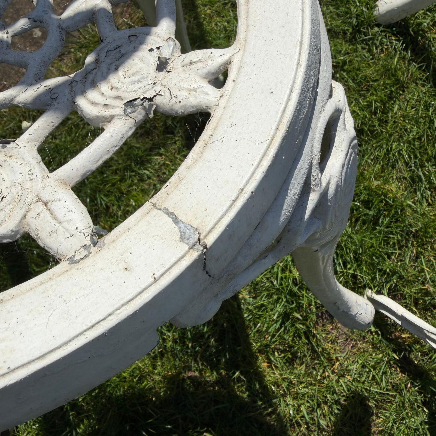 3 Piece Cast Aluminium White Bistro Set Table 2 Chairs Great Patina Rose Design