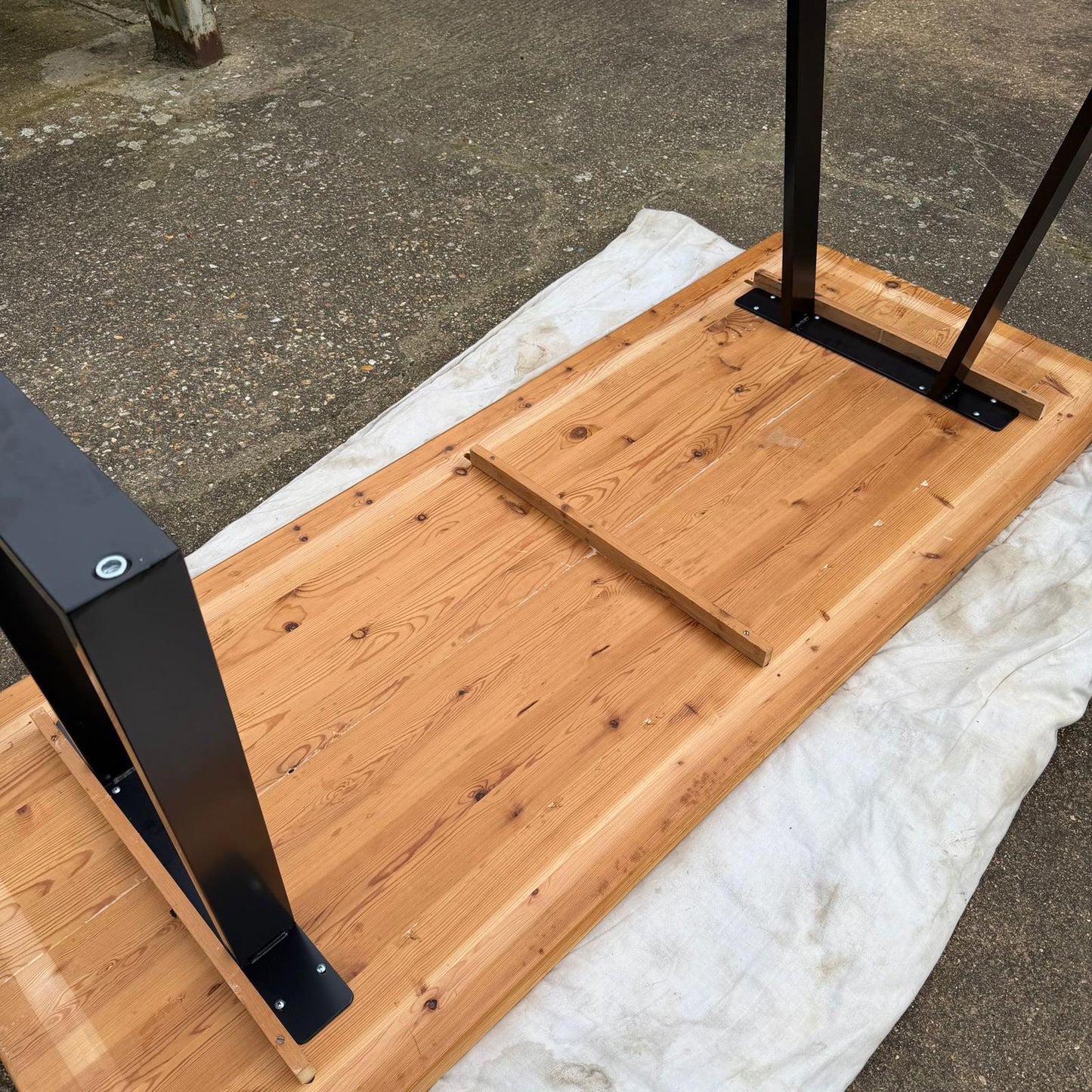 Reclaimed Pine Farmhouse Table Modern Trapezium Metal Industrial Legs Seats 6/8