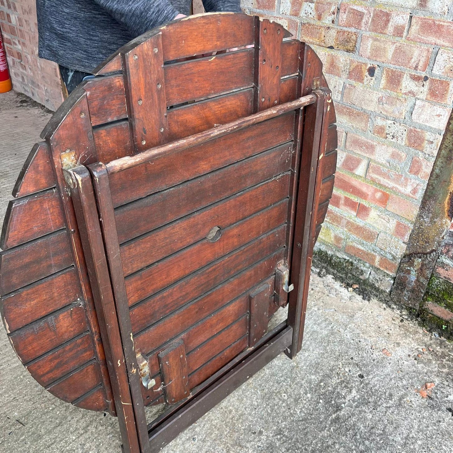 Hardwood Circular Wooden Folding Garden Table Stained Brown Seats 4