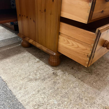 Pine Chest of 5 Drawers Knob Handles Ball Feet Gallery