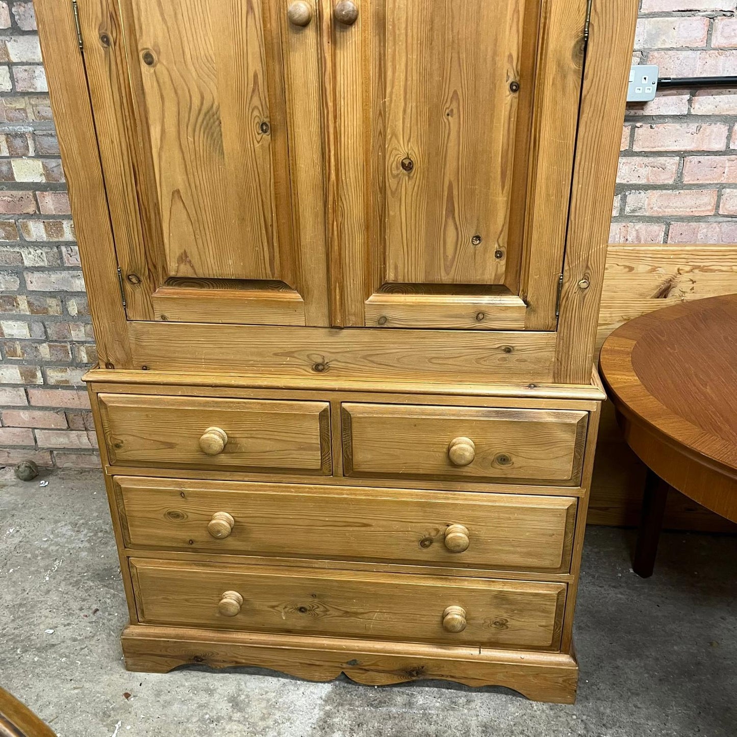 Solid Pine Double Wardrobe With 2 Over 2 Drawers Knob Handles Rail Breakdown