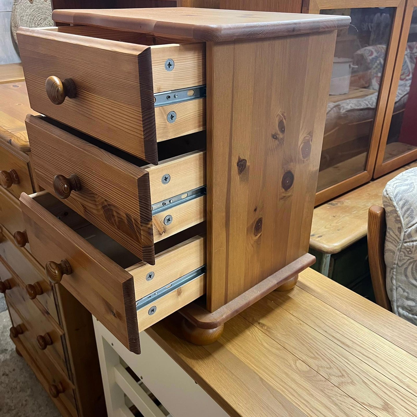 Pine Bedside Set of 3 Drawers Knob Handles Ball Feet