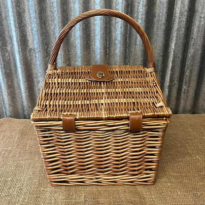 Regency Hamper Cotswold Luxury Woven Basket With Handle & Fastening