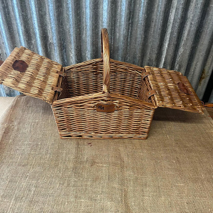 Regency Hamper Cotswold Luxury Woven Basket With Handle & Fastening
