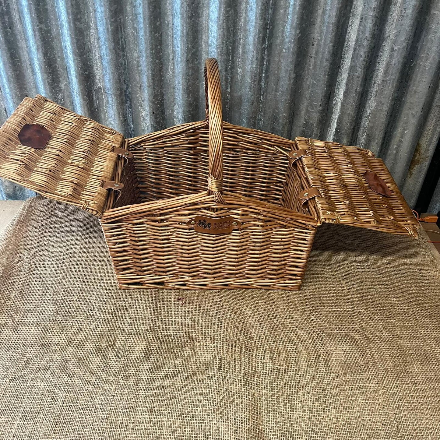 Regency Hamper Cotswold Luxury Woven Basket With Handle & Fastening