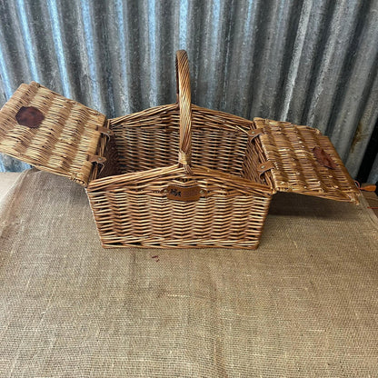 Regency Hamper Cotswold Luxury Woven Basket With Handle & Fastening