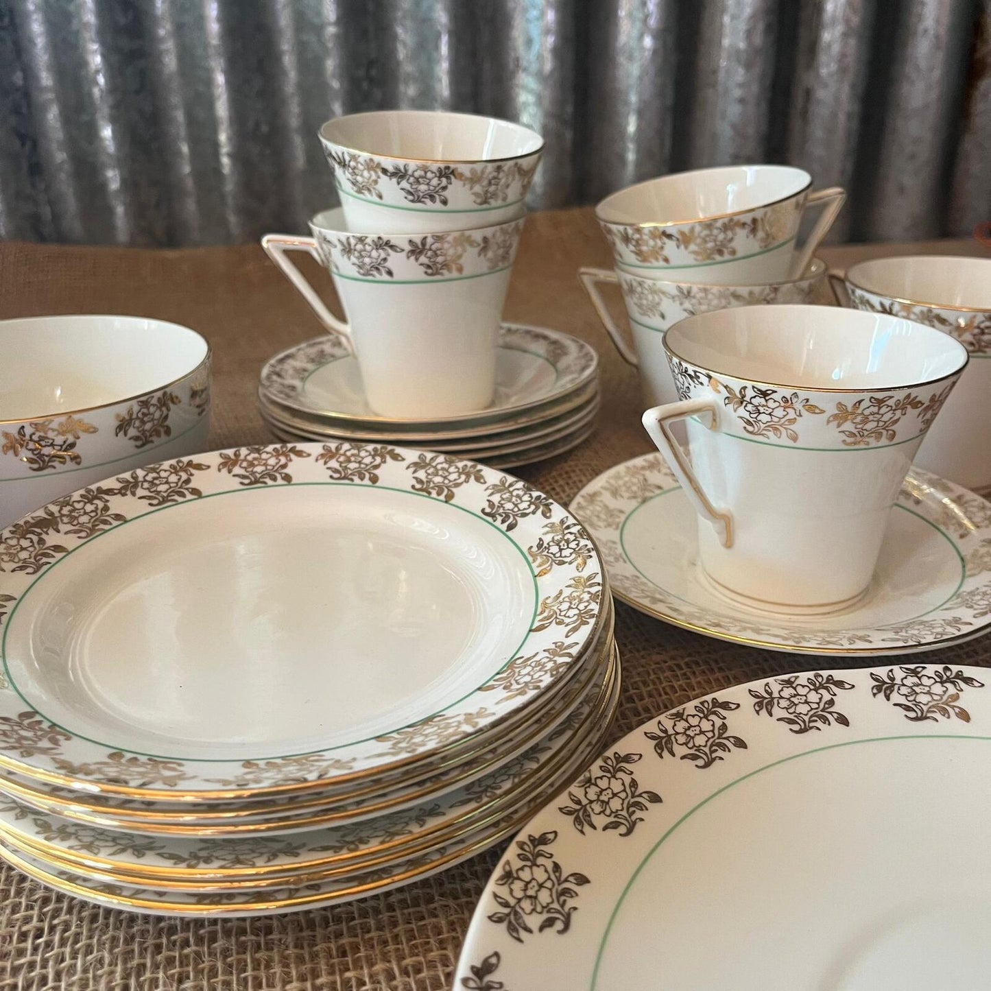 Vintage Windsor 21pc Tea Set 6 Cups & Saucers, Milk Jug, Sugar Bowl 7 Plates