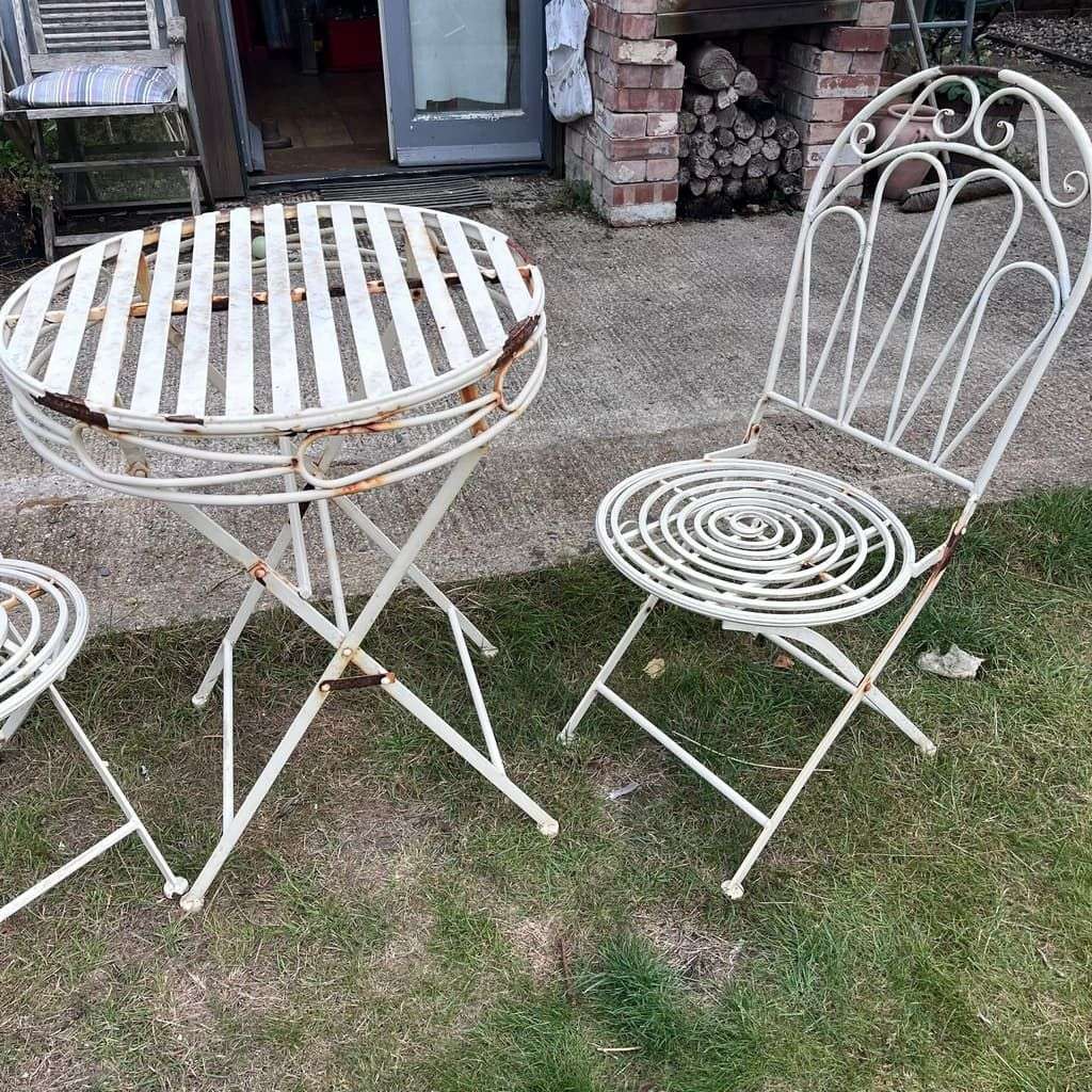 Vintage Style White Cream Metal Garden Patio Set 2 Chairs Round Table Folding