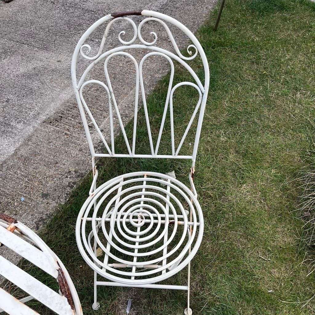 Vintage Style White Cream Metal Garden Patio Set 2 Chairs Round Table Folding