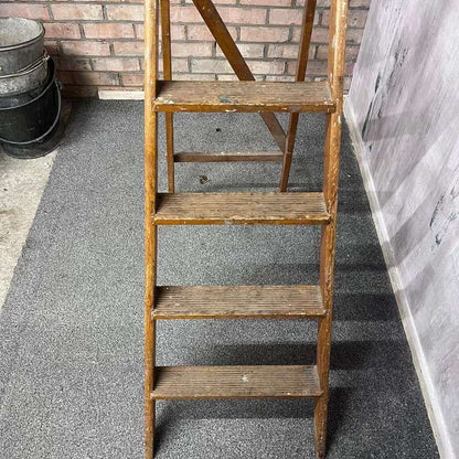 Vintage Pioneer Stepladder Set of 4 Treads With Platform