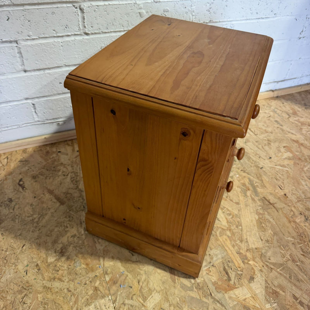 Pine 3 Drawer Bedside Cabinet Nightstand Knob Handles Plinth Great Condition