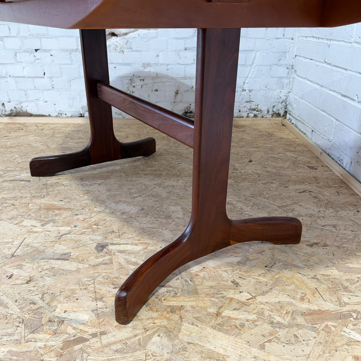 G Plan Fresco Mid Century Teak Extending Oval Dining Table Seats 8/10