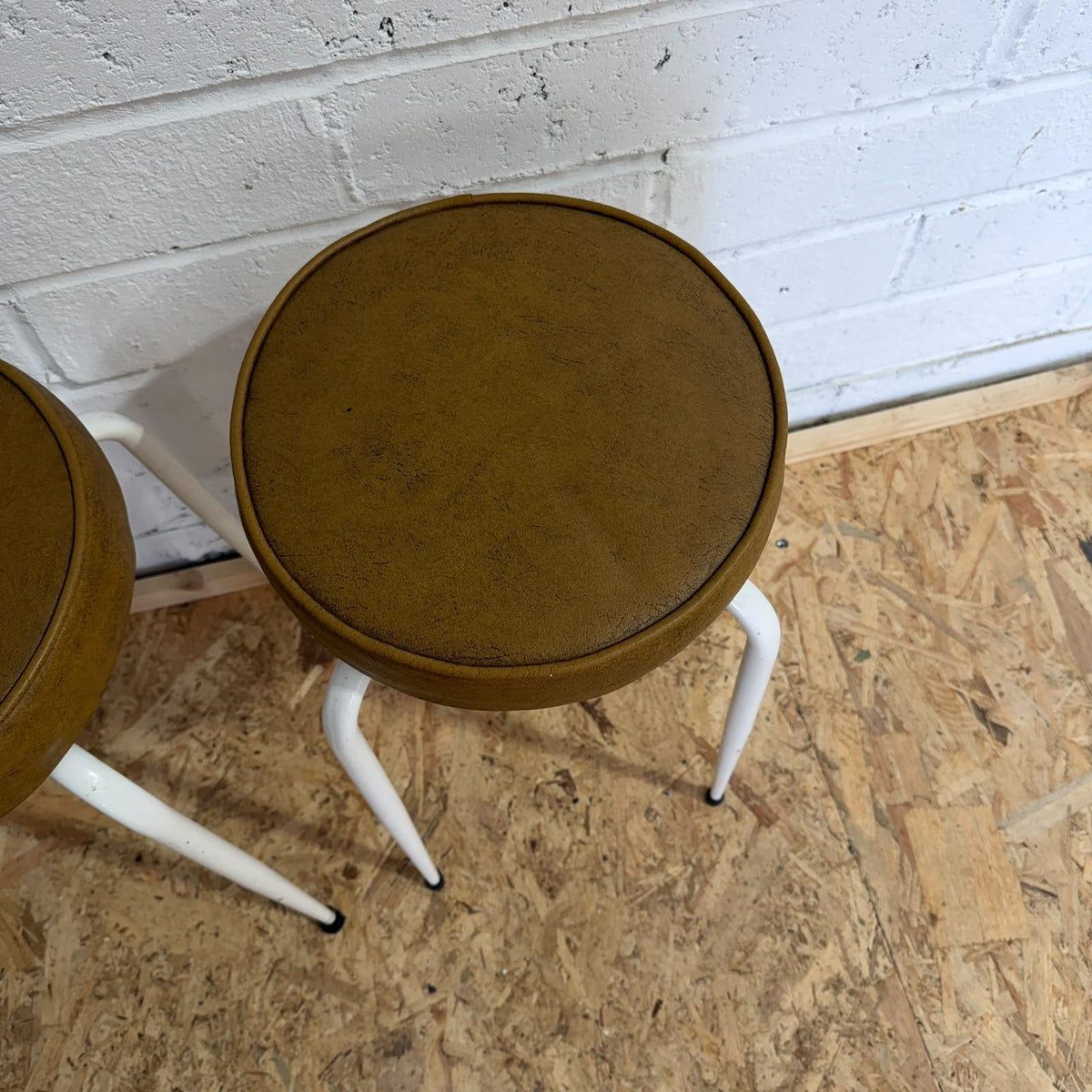 4 Retro Mid Century Upholstered Metal Frame Stools Faux Leather Seats