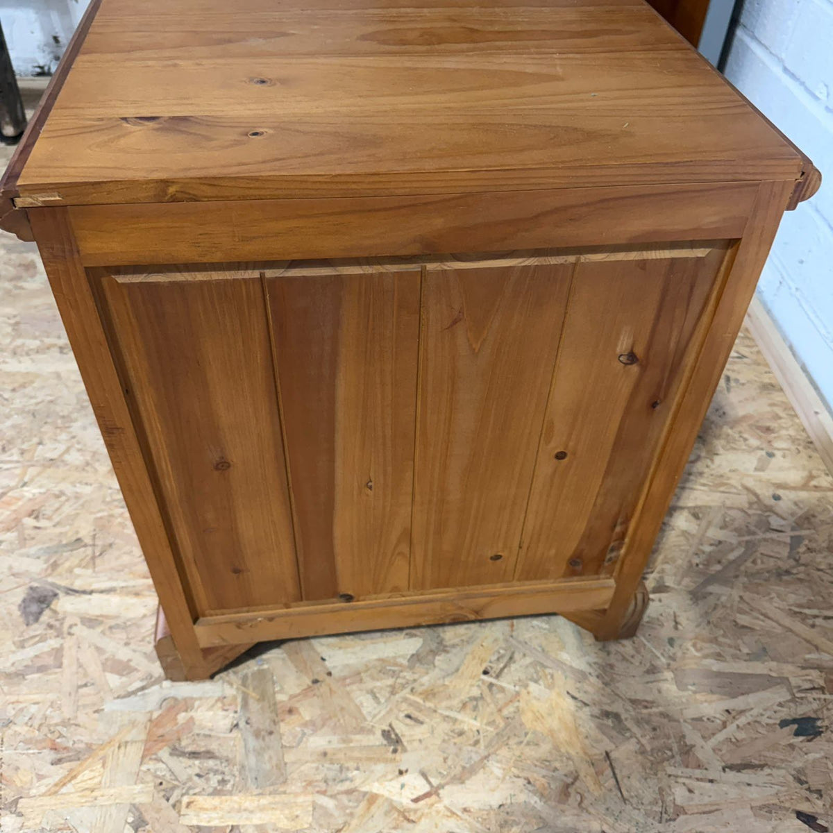 Pine 3 Drawer Bedside Cabinet Nightstand Knob Handles Plinth Great Condition