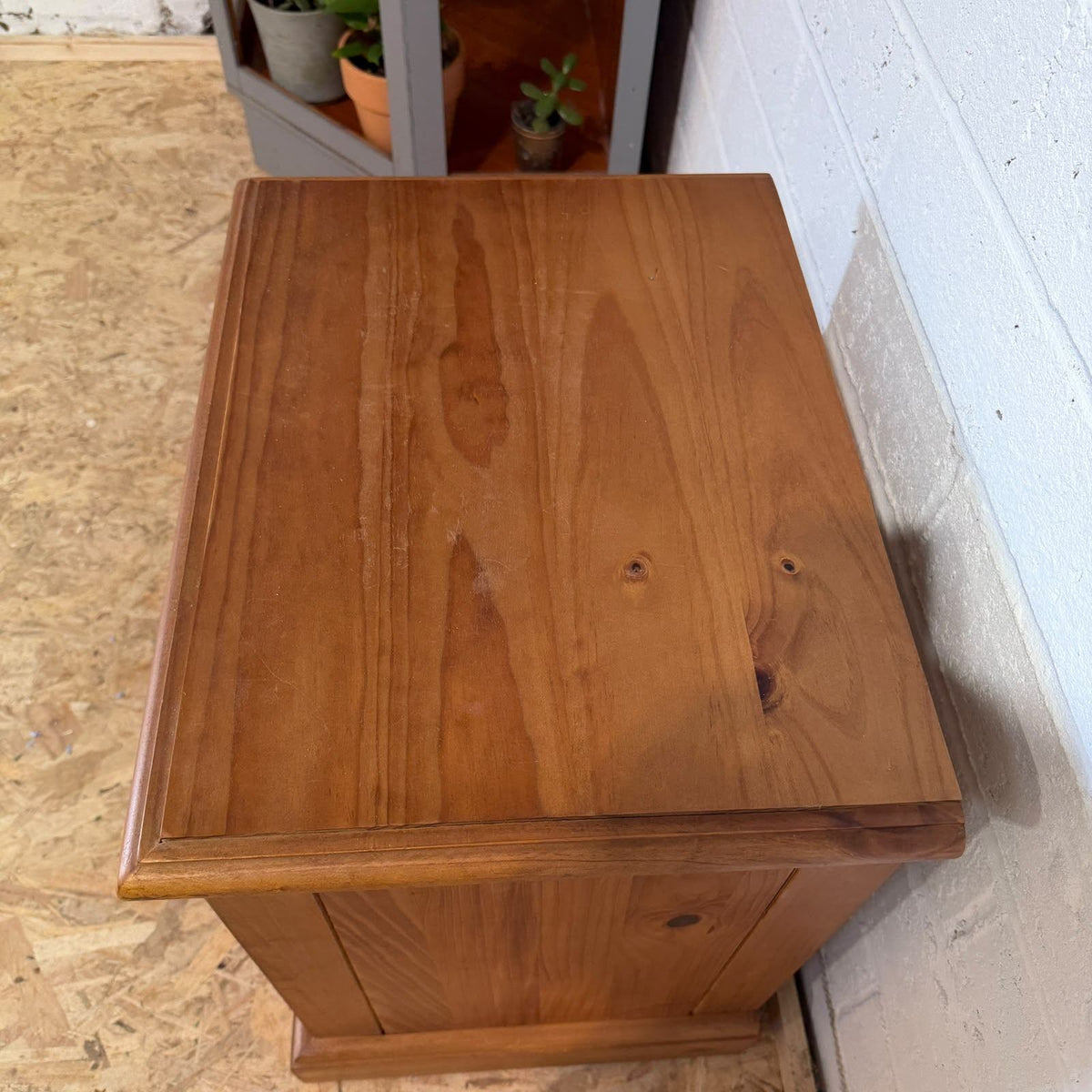 Pine 3 Drawer Bedside Cabinet Nightstand Knob Handles Plinth Great Condition