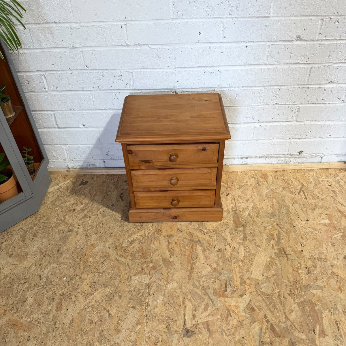 Pine 3 Drawer Bedside Cabinet Nightstand Knob Handles Plinth Great Condition