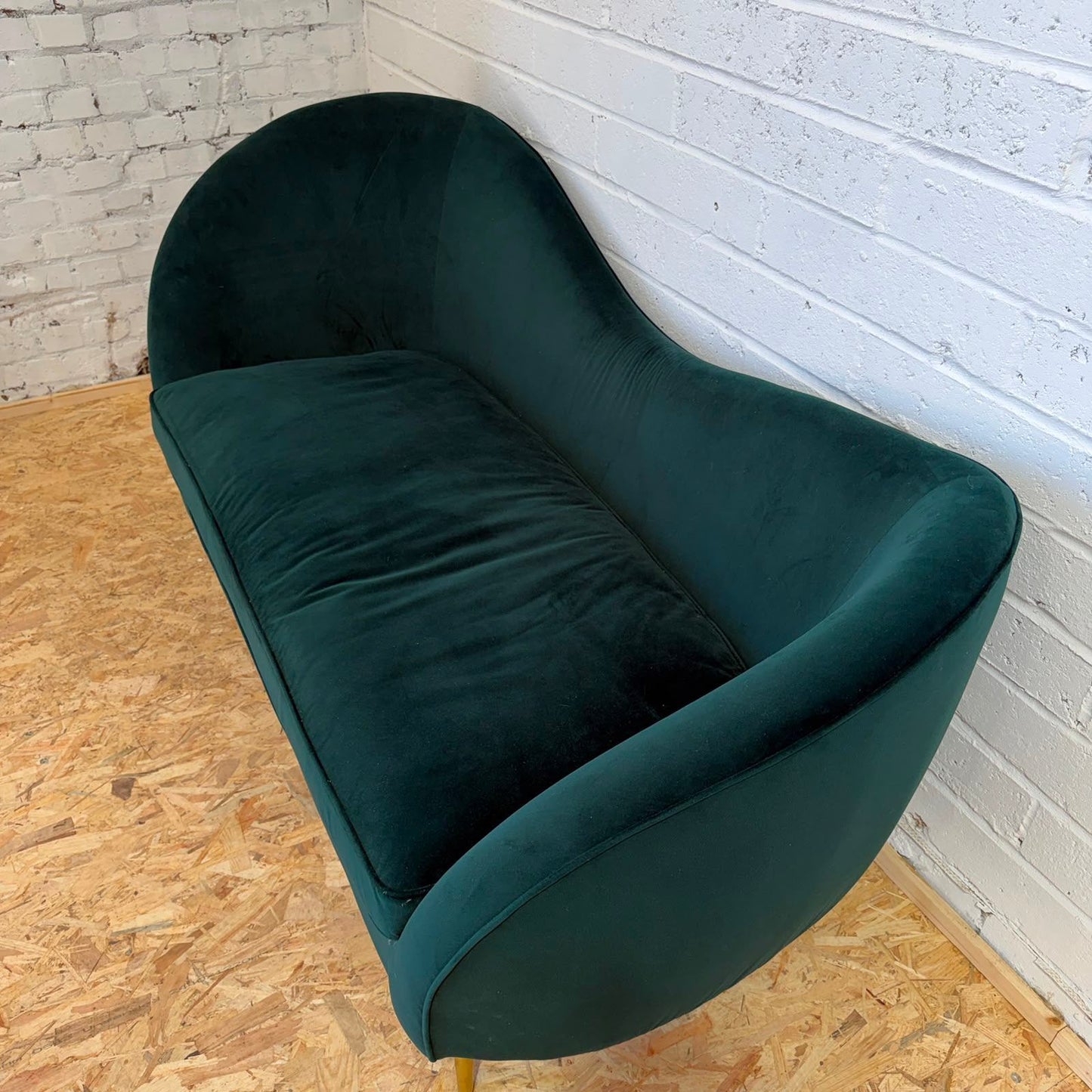 Modern 2 Seater Upholstered Green Velvet Sofa Shaped Back