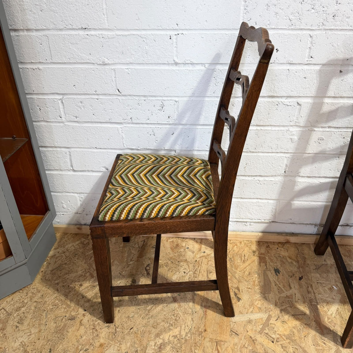 Pair Early 20thC Oak Dining Chairs Upholstered Drop In Seats Ladder Back