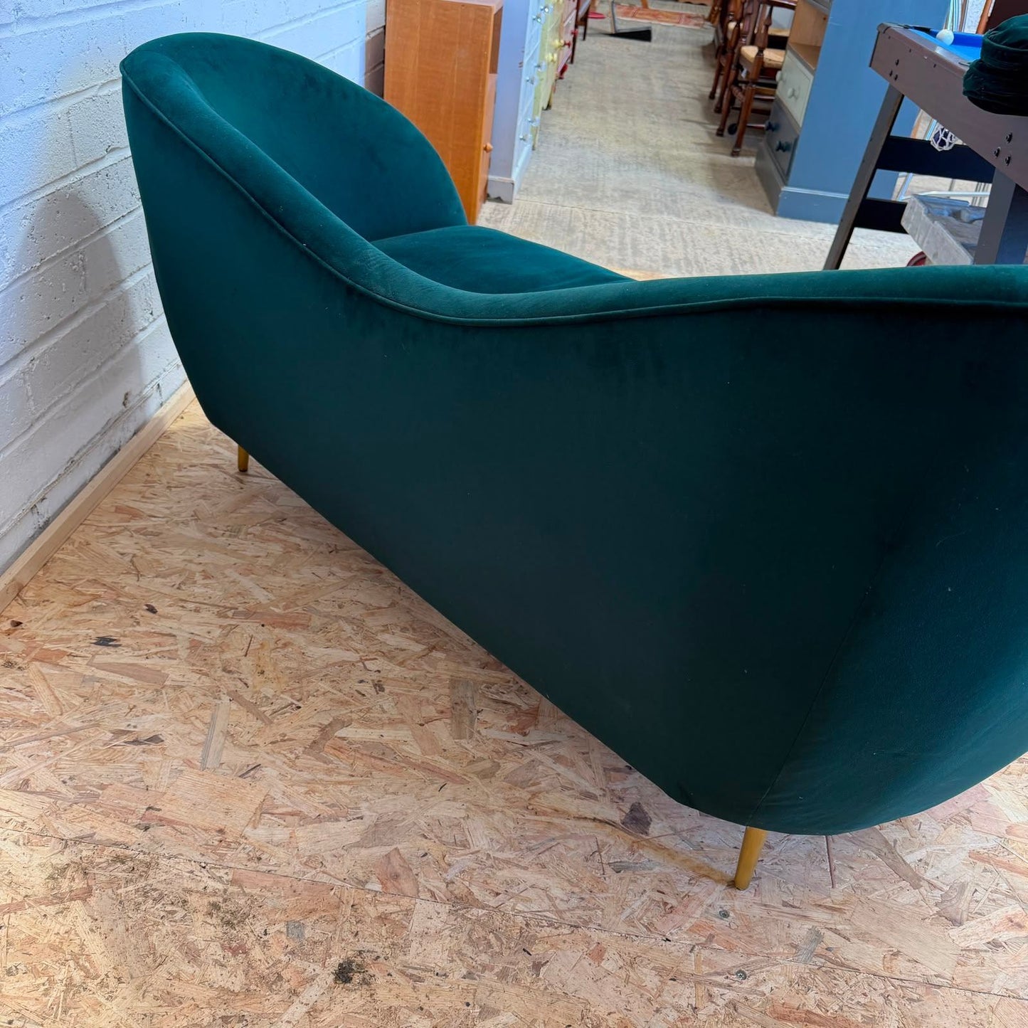 Modern 2 Seater Upholstered Green Velvet Sofa Shaped Back