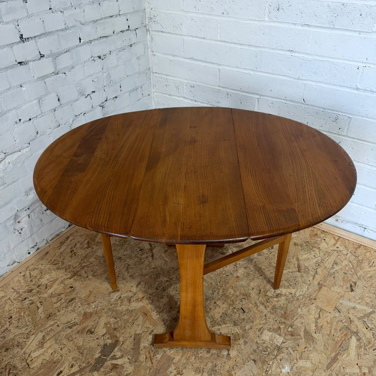 Vintage Ercol Model 610 Blonde Elm & Beech Gateleg Dropleaf Table Seats 4