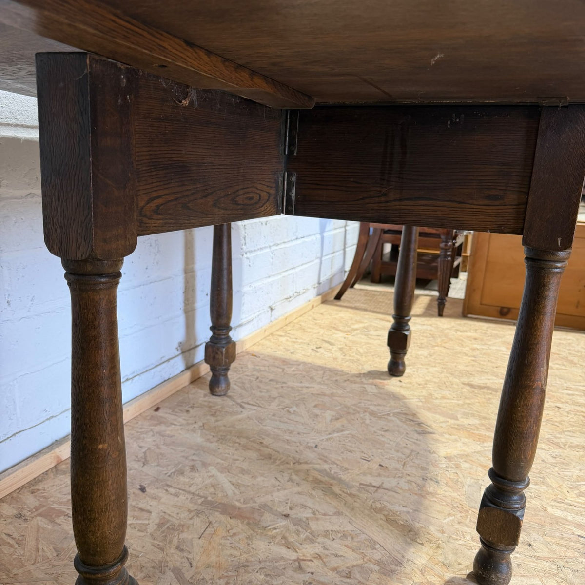 Antique Oak Drop Leaf Dining Table Seats 6/8 Turned Legs