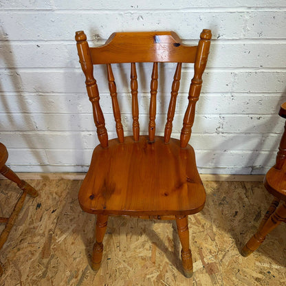 6 Pine Farmhouse Chairs 2x Carvers Varnished Turned Legs & Stretchers