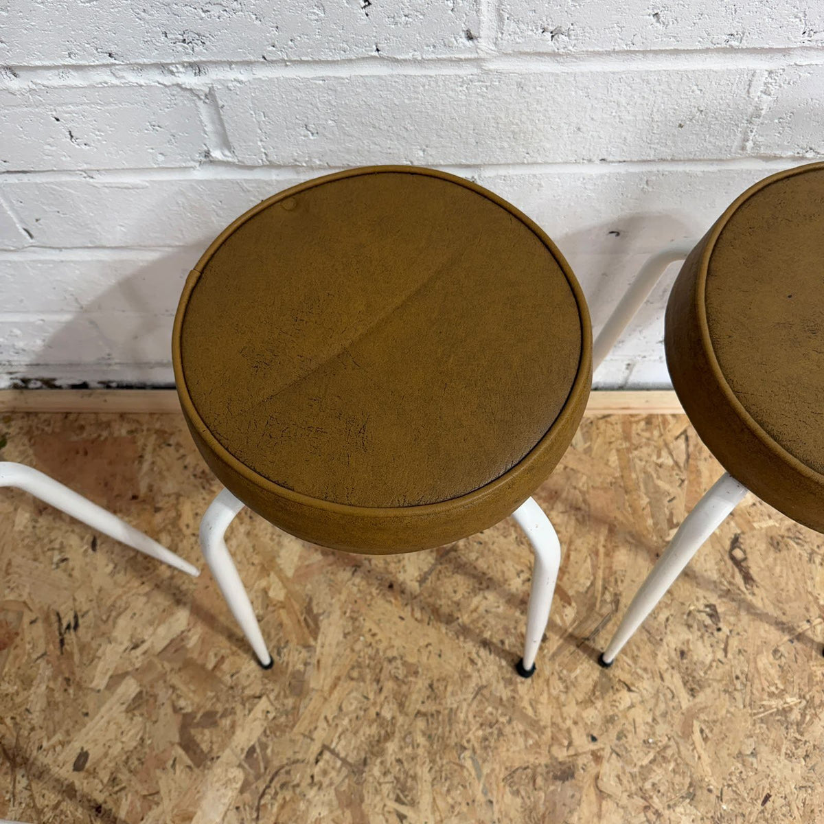 4 Retro Mid Century Upholstered Metal Frame Stools Faux Leather Seats