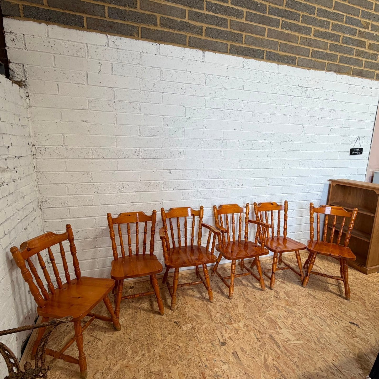 6 Pine Farmhouse Chairs 2x Carvers Varnished Turned Legs & Stretchers