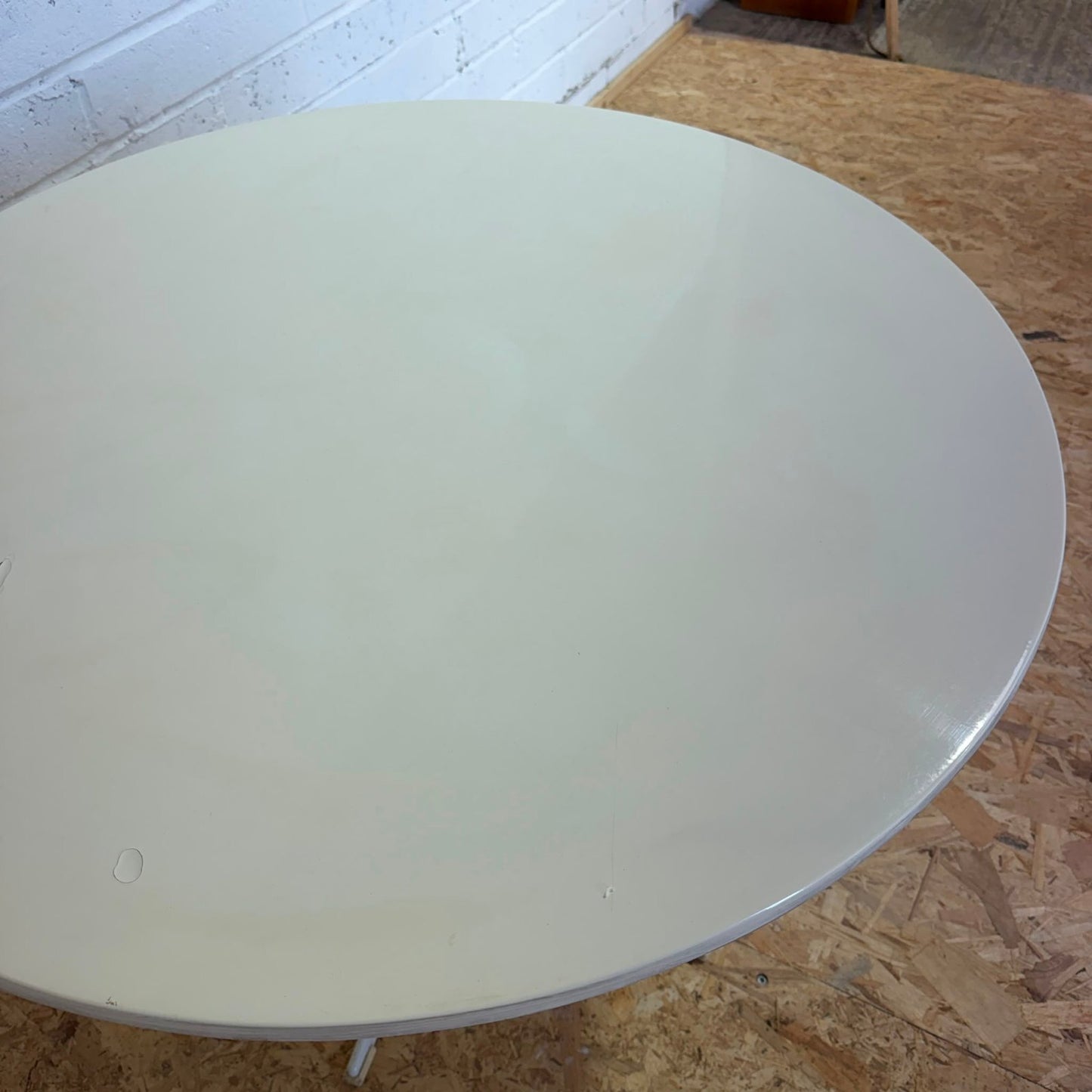 Vintage Retro White Fibre Glass Topped Table Metal Star Base Seat 4